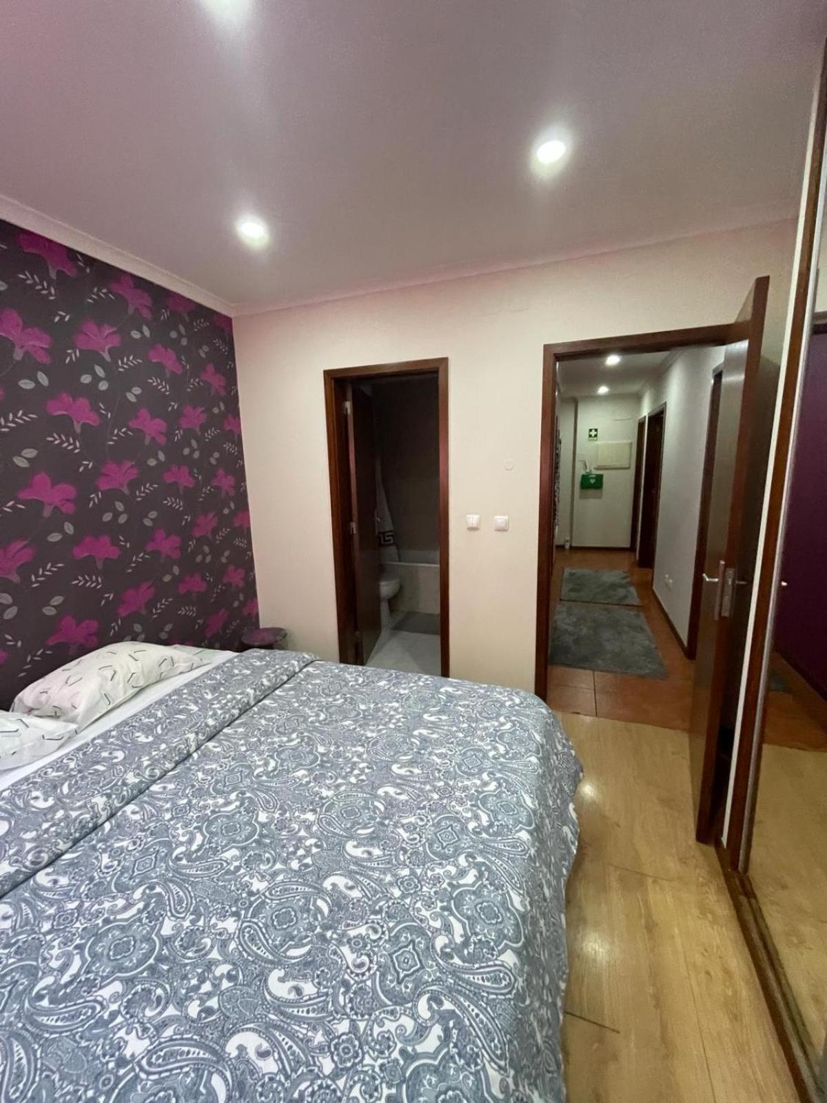 Flat4U Apartment ปาเรเดส ภายนอก รูปภาพ