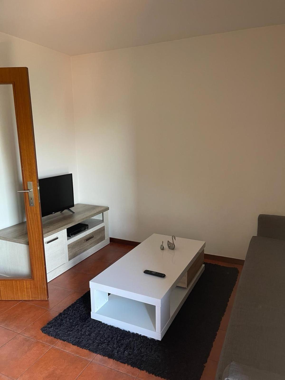 Flat4U Apartment ปาเรเดส ภายนอก รูปภาพ