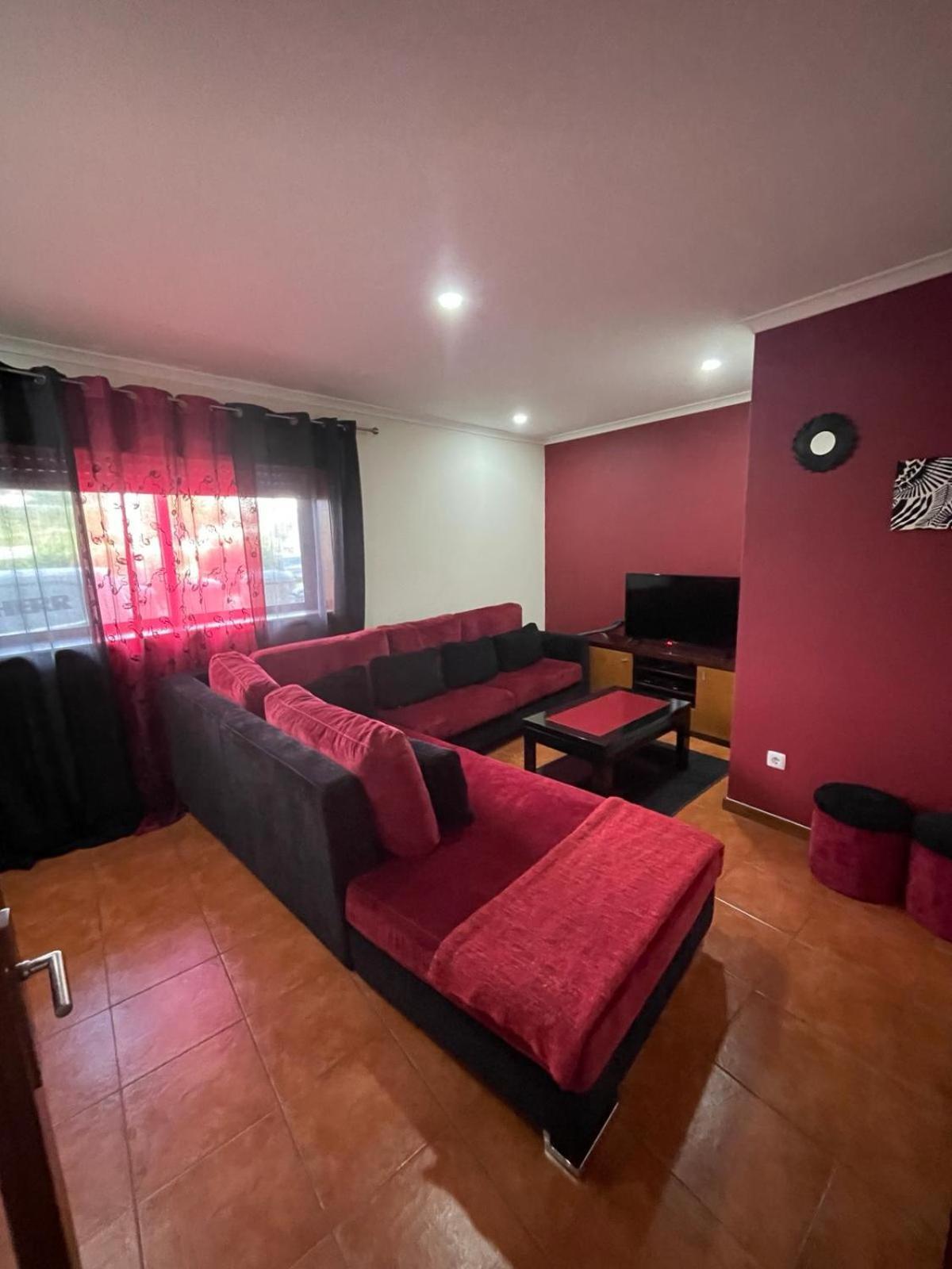 Flat4U Apartment ปาเรเดส ภายนอก รูปภาพ